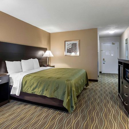 Quality Inn & Suites Des Moines - Merle Hay Road Urbandale Exterior photo