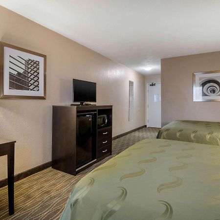 Quality Inn & Suites Des Moines - Merle Hay Road Urbandale Exterior photo