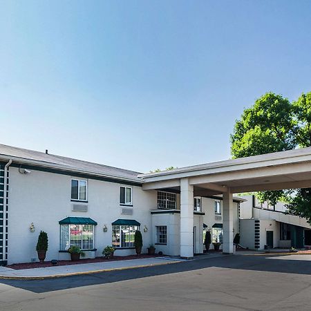 Quality Inn & Suites Des Moines - Merle Hay Road Urbandale Exterior photo