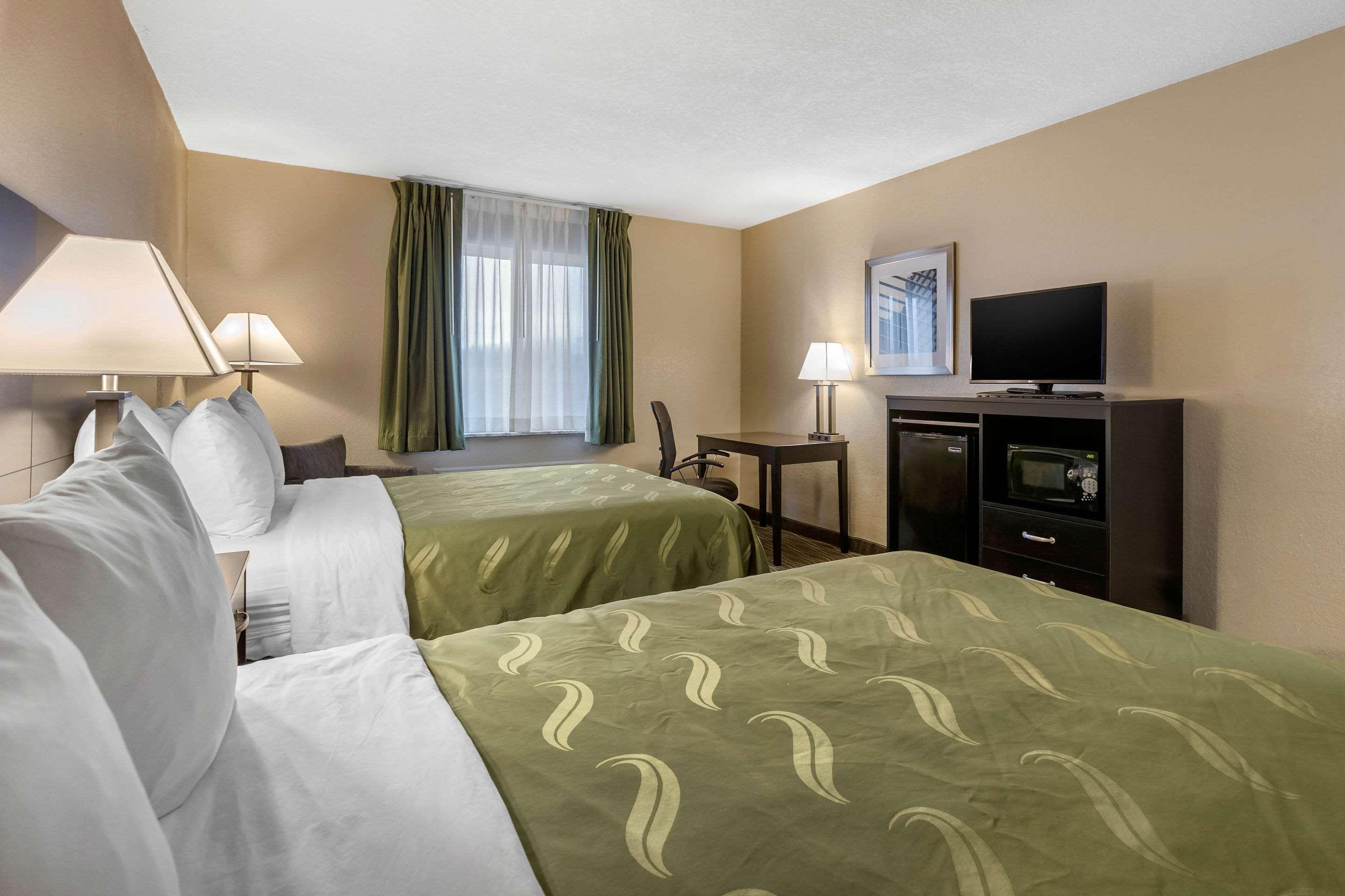 Quality Inn & Suites Des Moines - Merle Hay Road Urbandale Exterior photo