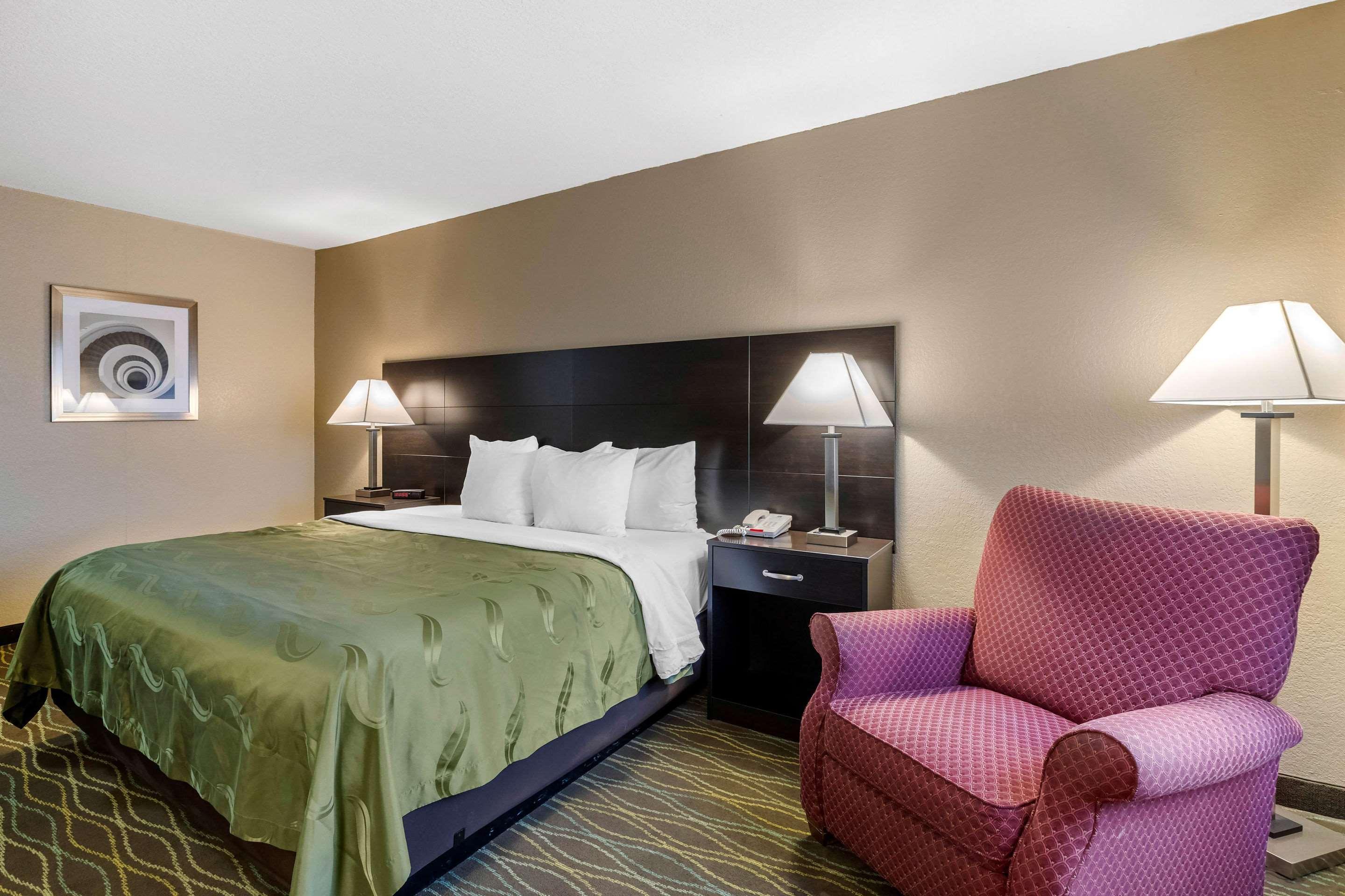 Quality Inn & Suites Des Moines - Merle Hay Road Urbandale Exterior photo
