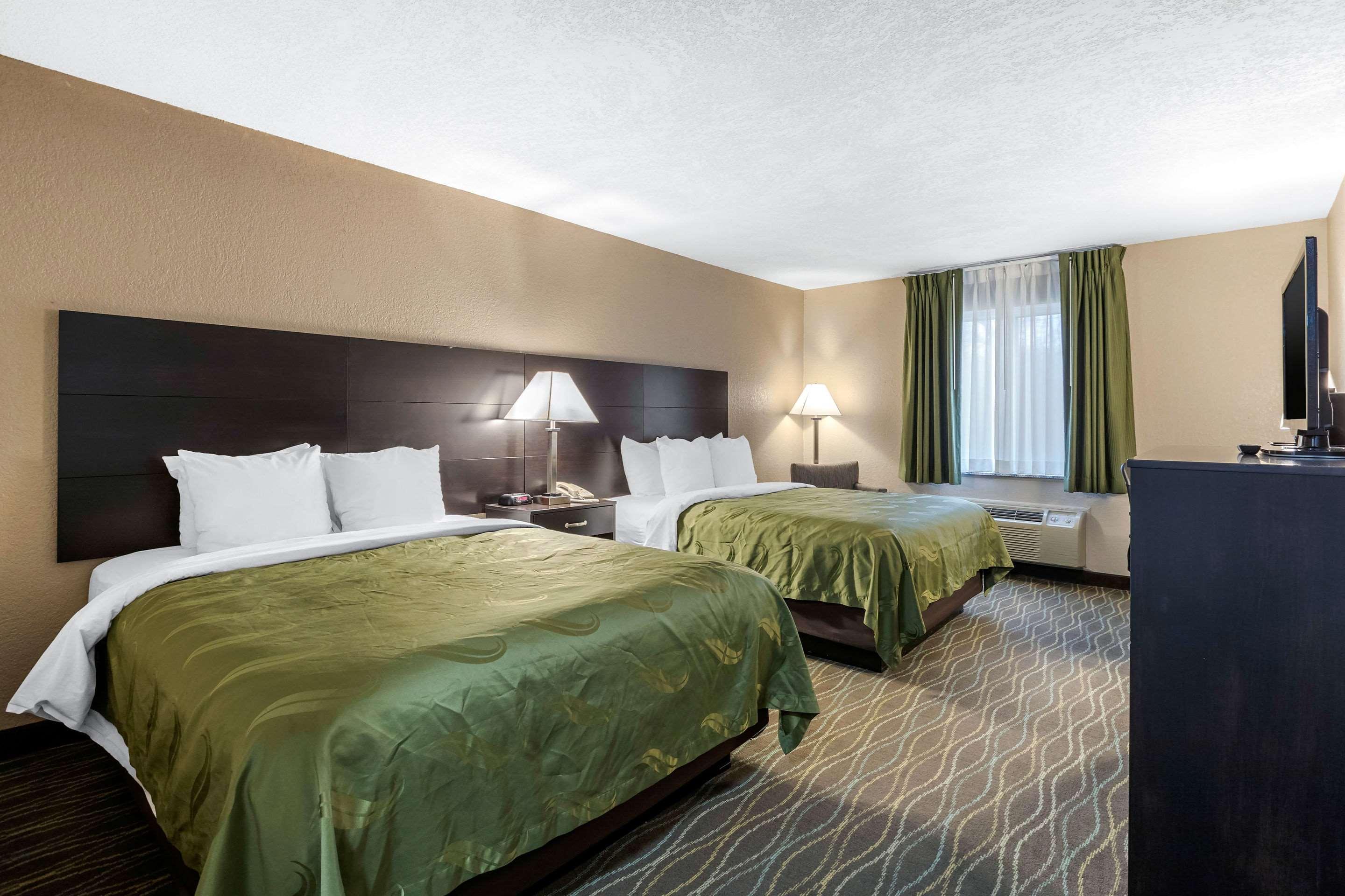 Quality Inn & Suites Des Moines - Merle Hay Road Urbandale Exterior photo