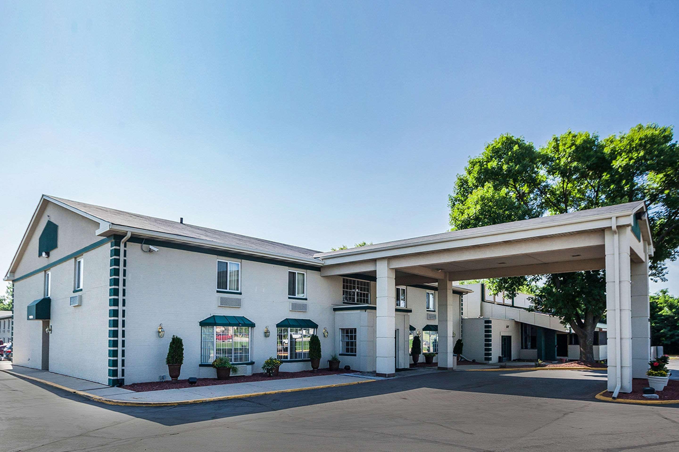 Quality Inn & Suites Des Moines - Merle Hay Road Urbandale Exterior photo
