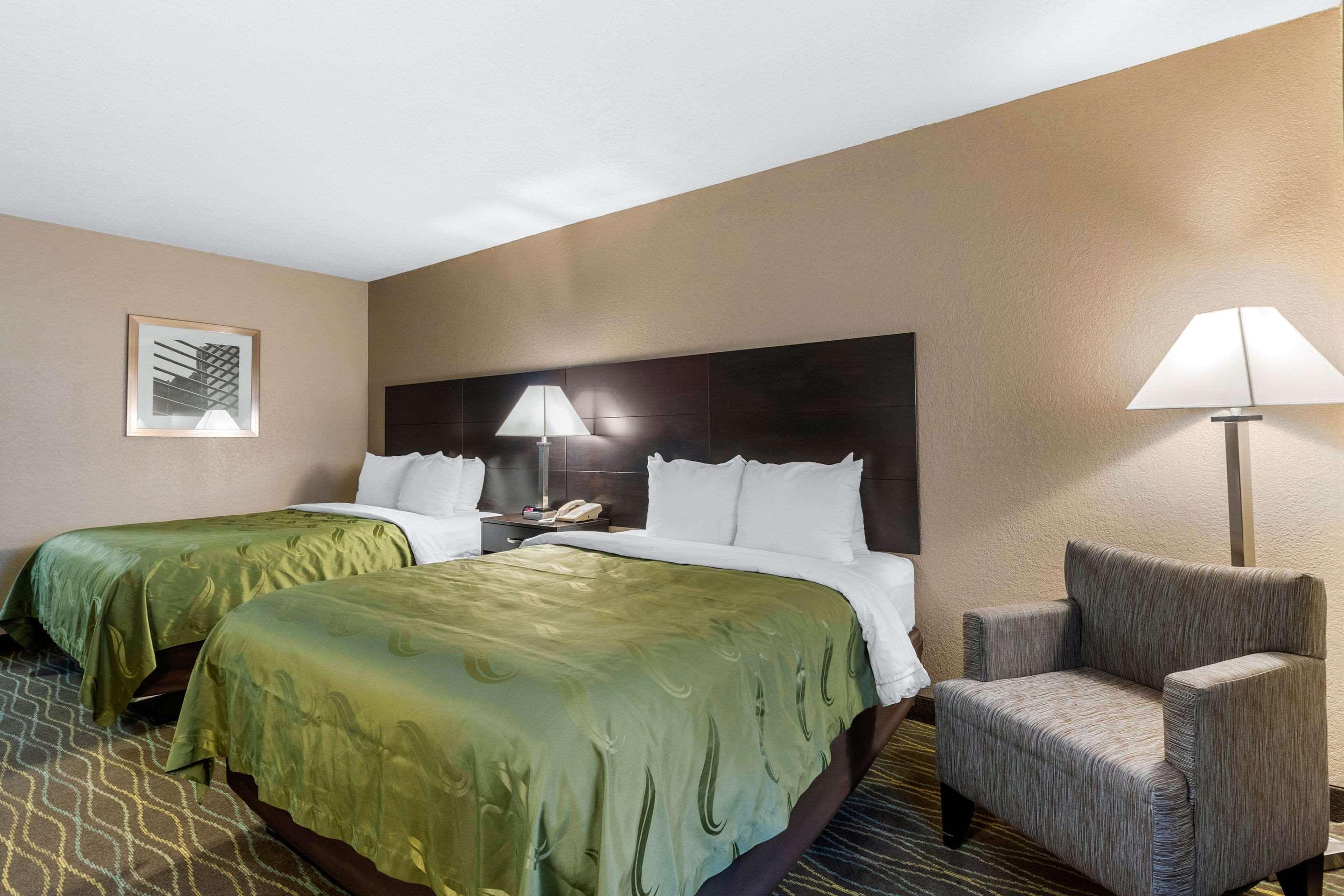 Quality Inn & Suites Des Moines - Merle Hay Road Urbandale Exterior photo