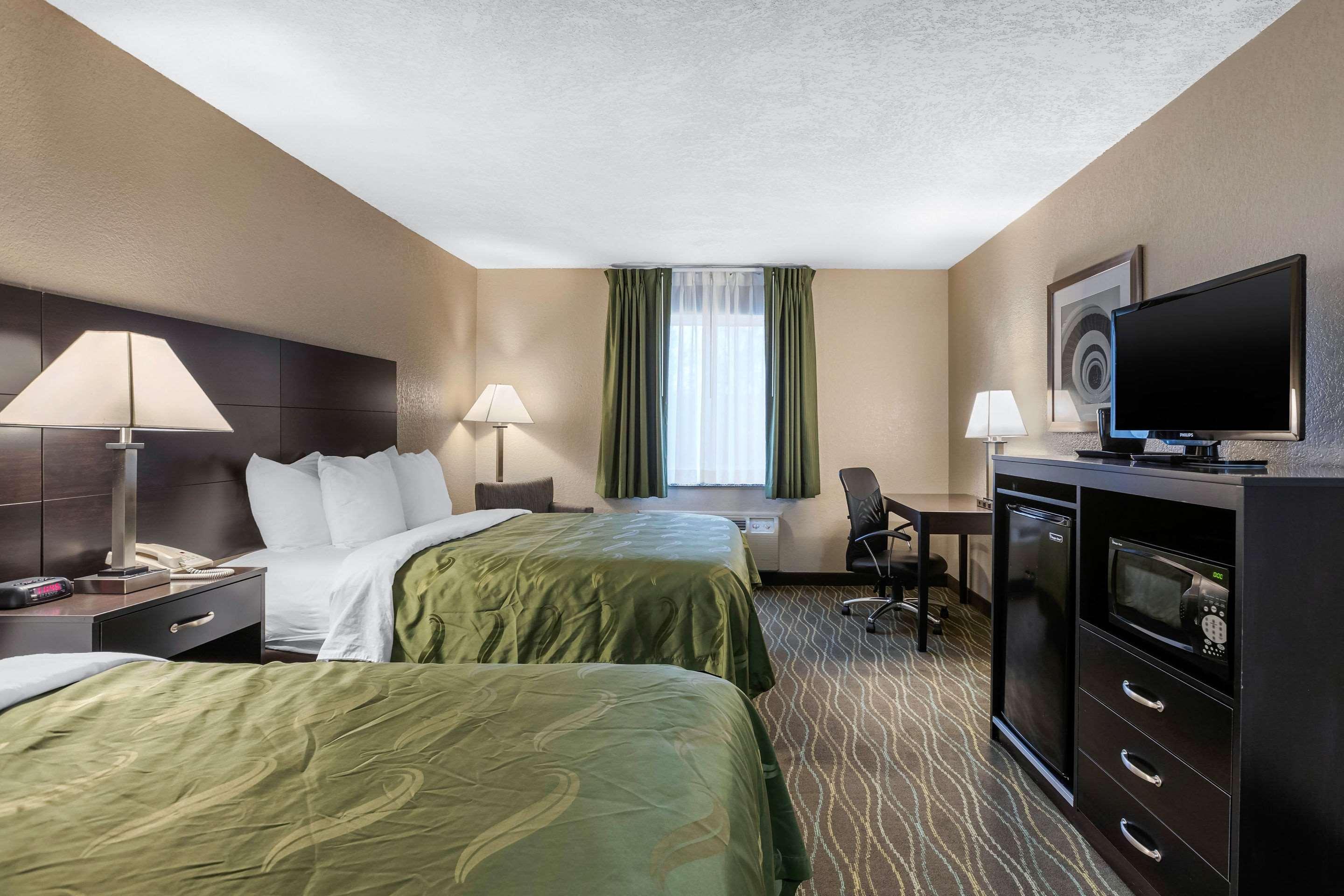 Quality Inn & Suites Des Moines - Merle Hay Road Urbandale Exterior photo