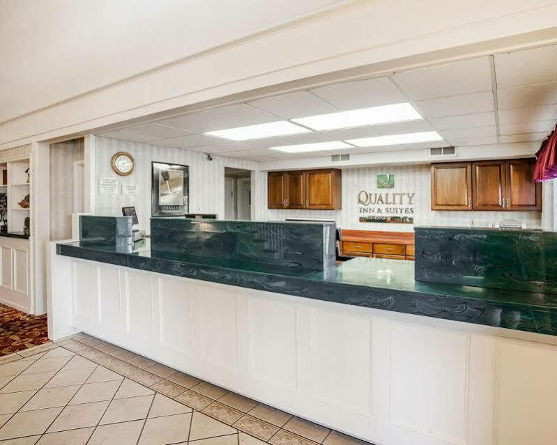 Quality Inn & Suites Des Moines - Merle Hay Road Urbandale Exterior photo